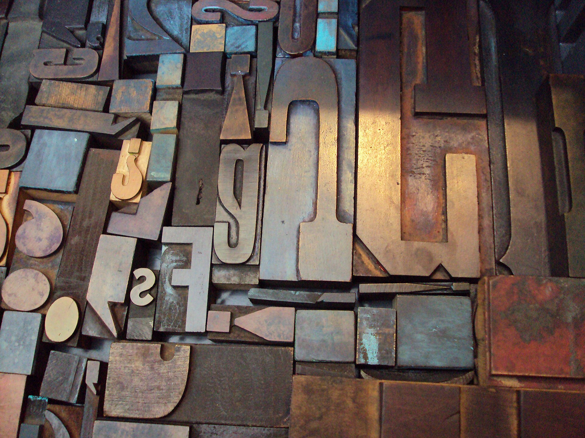 Wooden letterpress type showing different letter shapes